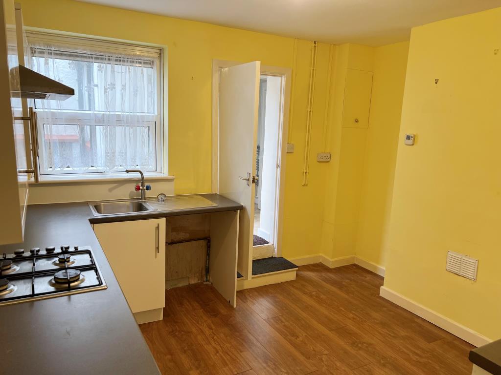 Lot: 148 - TWO-BEDROOM HOUSE FOR INVESTMENT OR OCCUPATION - Kitchen
